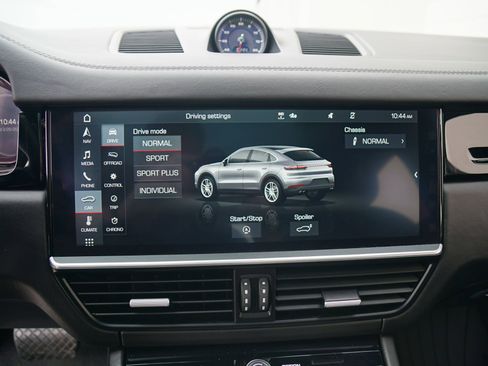 Used 2020 Porsche Cayenne image 34