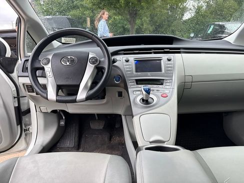 Used 2015 Toyota Prius Five FWD image 20