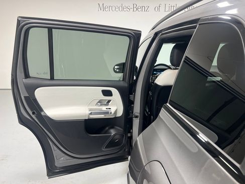 Used 2021 Mercedes-Benz GLB 250 4MATIC image 23