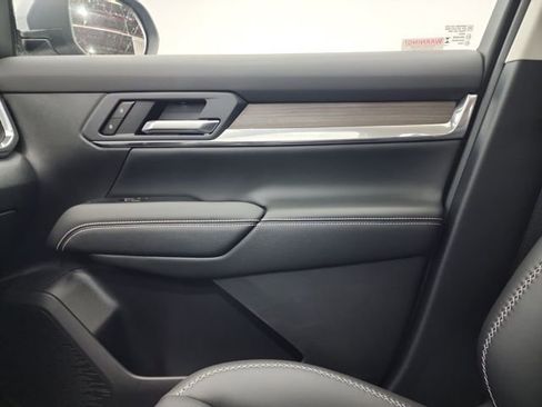 Used 2026 GMC Terrain Denali w/ LPO, Black Badging Package image 28