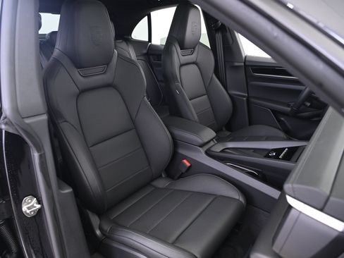 Used 2025 Porsche Macan 4 Electric AWD/4WD image 25