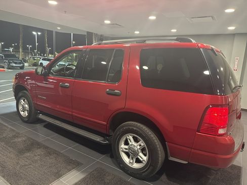 Used 2004 Ford Explorer XLT image 10