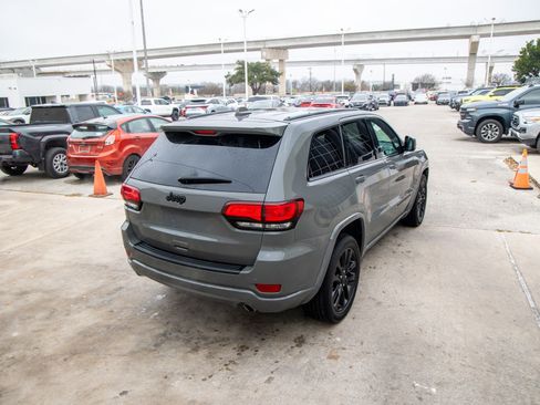 Used 2022 Jeep Grand Cherokee Laredo X image 7