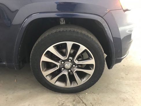 Used 2017 Jeep Grand Cherokee Overland w/ Jeep Active Safety Group image 46