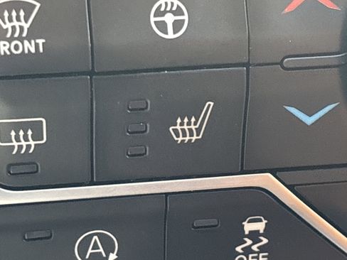 Used 2024 Jeep Wrangler Sahara w/ Technology Group image 29