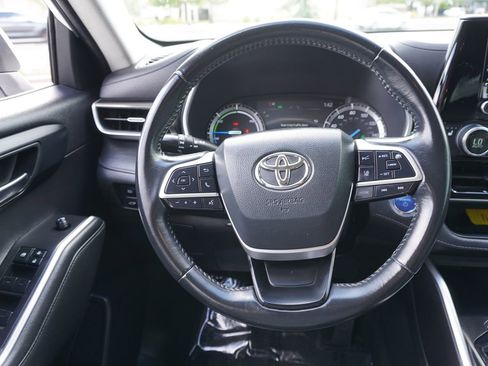 Used 2022 Toyota Highlander XLE image 26