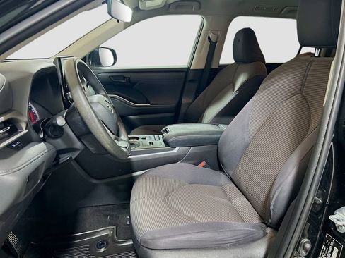 Used 2022 Toyota Highlander L FWD image 17