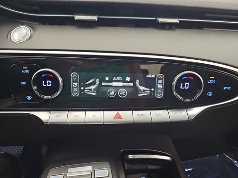 Used 2023 Genesis GV70 2.5T w/ Select Package image 38