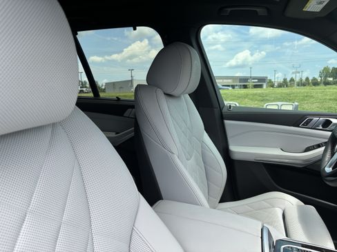 Used 2024 BMW X5 xDrive40i w/ Premium Package AWD/4WD image 35
