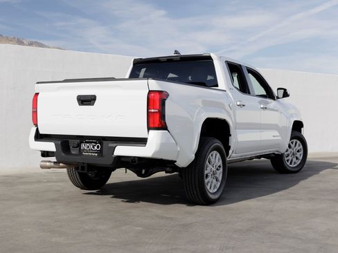 Used 2025 Toyota Tacoma SR5 image 7