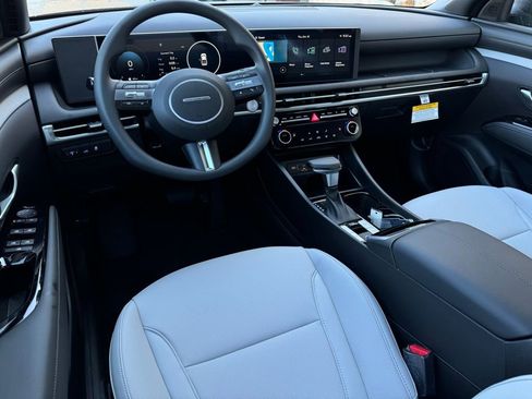 Certified 2025 Hyundai Santa Cruz SEL image 2