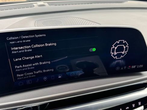 Used 2024 Cadillac Lyriq Tech image 27