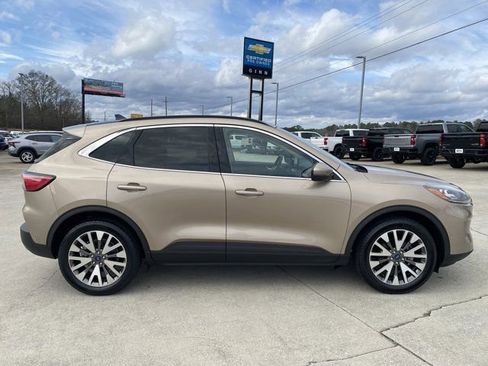 Used 2020 Ford Escape Titanium image 6