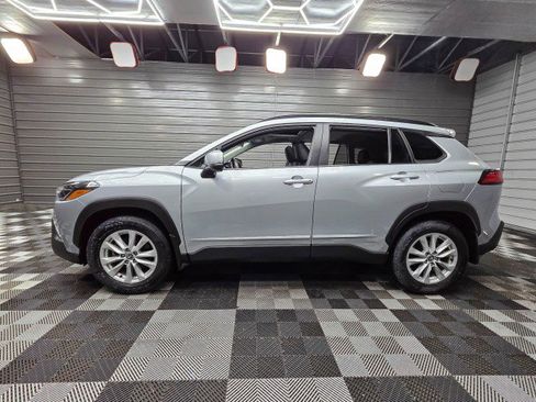 Used 2022 Toyota Corolla Cross LE w/ Moonroof Package AWD/4WD image 8