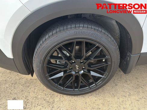 Used 2025 Nissan Kicks SR AWD/4WD image 18