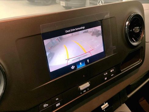 Used 2024 Mercedes-Benz Sprinter 2500 image 21