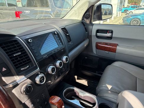 Used 2022 Toyota Sequoia Platinum image 8
