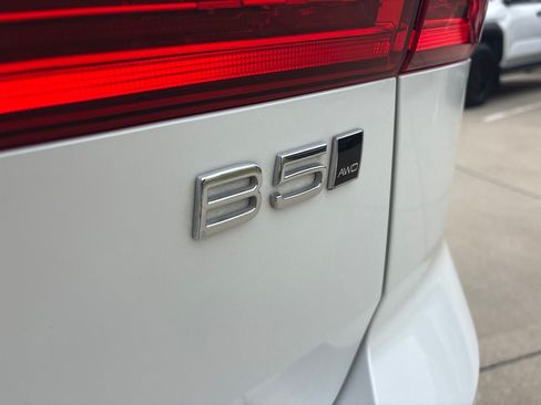 Certified 2025 Volvo XC60 B5 Plus w/ Protection Package Premier AWD/4WD image 9
