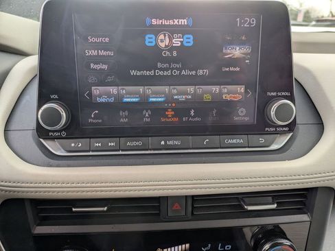 Used 2023 Nissan Rogue SV AWD/4WD image 16