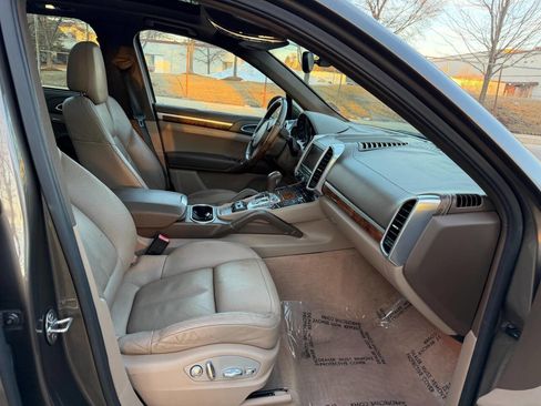 Used 2011 Porsche Cayenne S AWD/4WD image 9