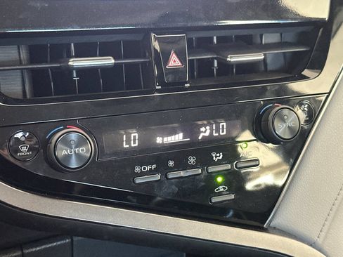 Used 2022 Toyota Camry LE AWD/4WD image 19