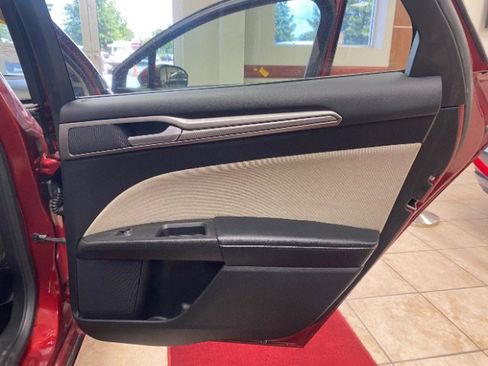 Used 2017 Ford Fusion S image 15