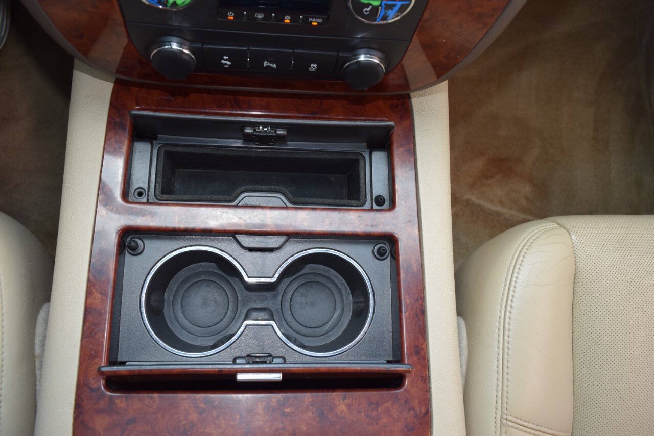 Used 2014 Chevrolet Suburban LTZ RWD image 43