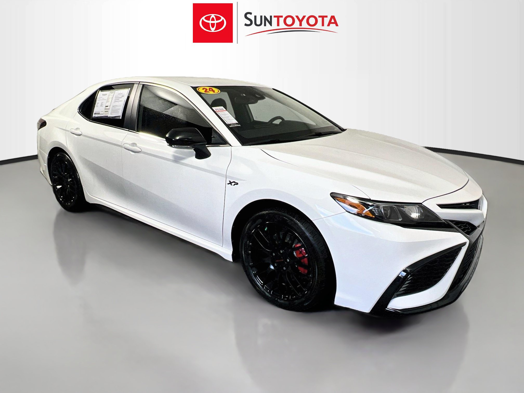 Used 2024 Toyota Camry SE w/ Convenience Package FWD image 1