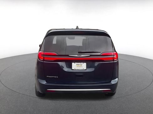 Used 2025 Chrysler Pacifica Select image 12