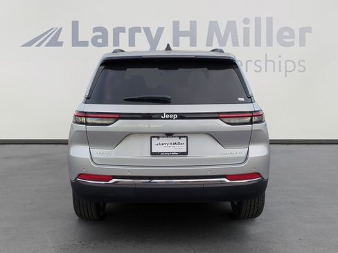 New 2025 Jeep Grand Cherokee Laredo X image 4