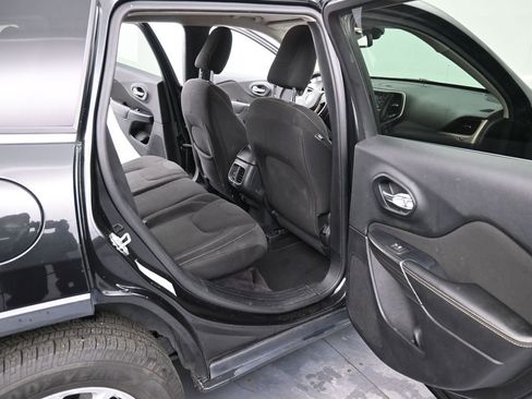 Used 2016 Jeep Cherokee Latitude image 17