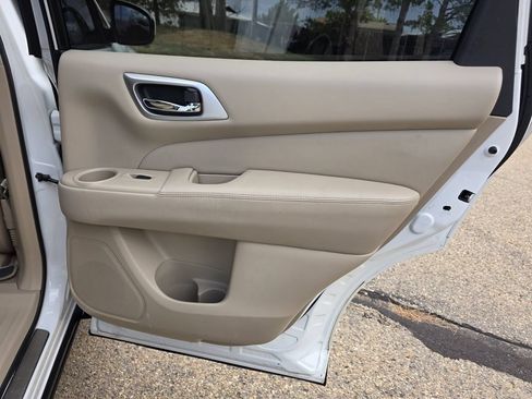 Used 2014 Nissan Pathfinder Platinum w/ Platinum Premium Package FWD image 21