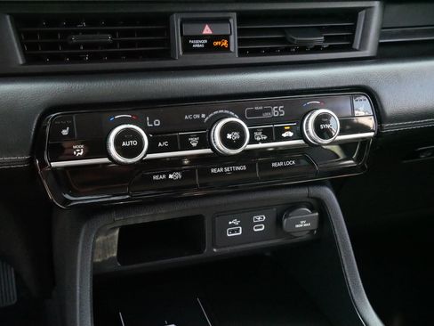 Used 2025 Honda Pilot EX-L image 23