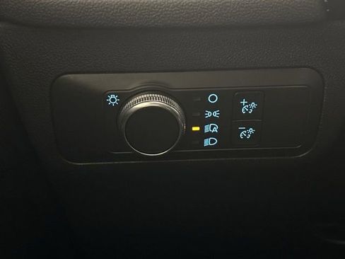 Used 2022 Ford Escape SE image 45