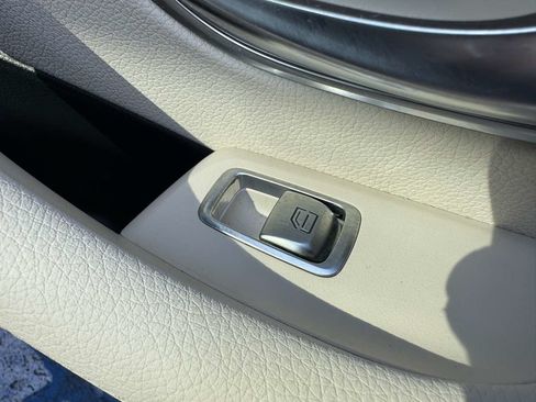 Used 2017 Mercedes-Benz E 300 4MATIC image 40