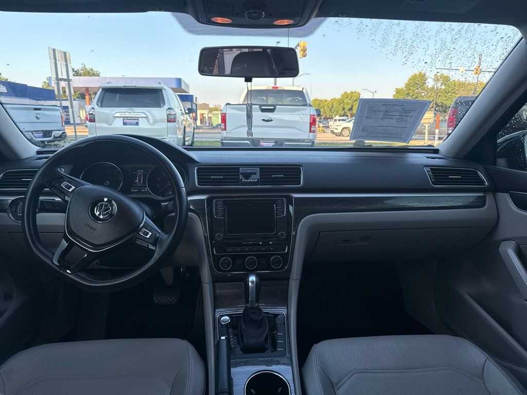 Used 2018 Volkswagen Passat 2.0T SE w/ SE Lighting Package FWD image 12