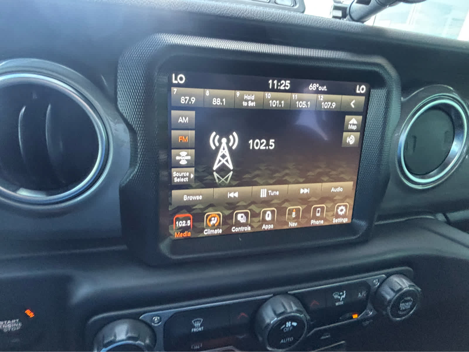 Used 2023 Jeep Gladiator Overland AWD/4WD image 21