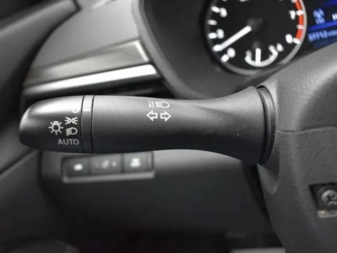 Used 2025 Nissan Altima 2.5 SV FWD image 24