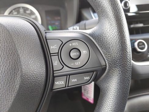 Used 2020 Toyota Corolla LE image 29