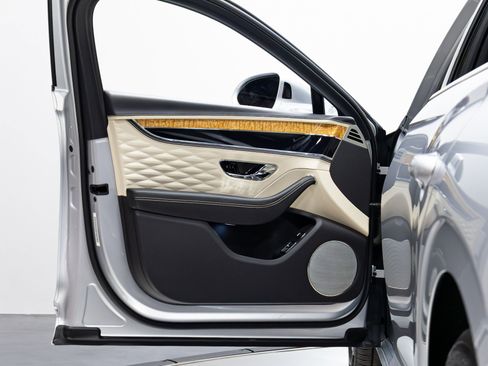 Used 2021 Bentley Flying Spur W12 image 61