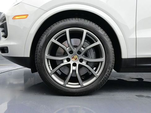 Certified 2022 Porsche Cayenne S AWD/4WD image 6