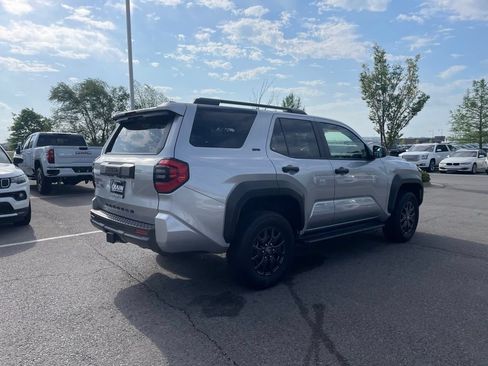 Used 2025 Toyota 4Runner SR5 AWD/4WD image 8