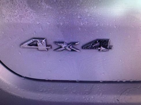 Used 2024 Jeep Compass Latitude image 10