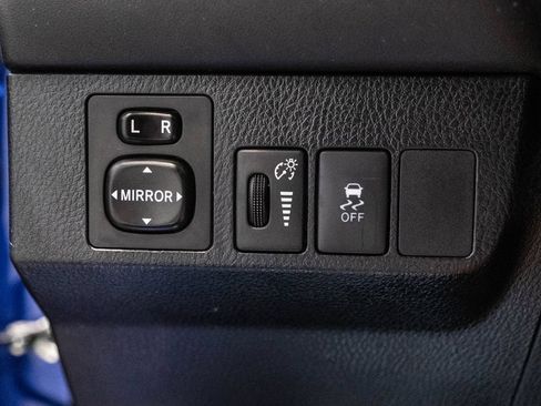 Used 2015 Toyota RAV4 LE AWD/4WD image 22