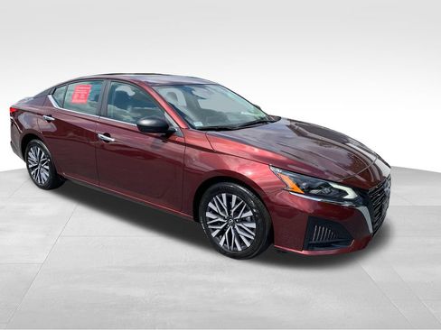 Used 2025 Nissan Altima 2.5 SV FWD image 8