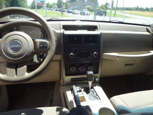 Used 2012 Jeep Liberty Sport AWD/4WD image 10