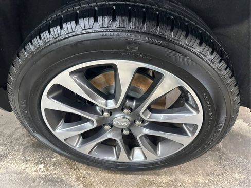 Used 2018 Jeep Grand Cherokee Limited image 19