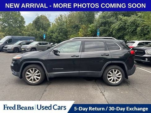 Used 2014 Jeep Cherokee Limited w/ Luxury Group AWD/4WD image 4