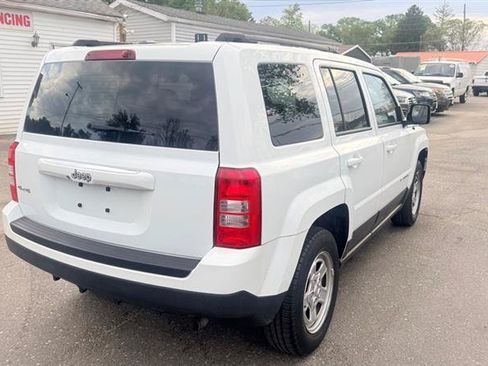 Used 2017 Jeep Patriot Sport w/ Power Value Group AWD/4WD image 2