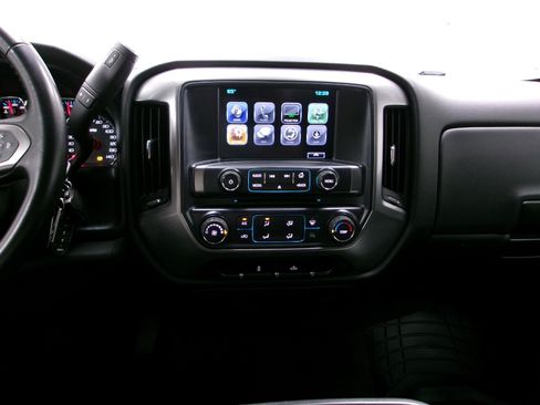 Used 2018 Chevrolet Silverado 1500 LT w/ Trailering Package AWD/4WD image 11
